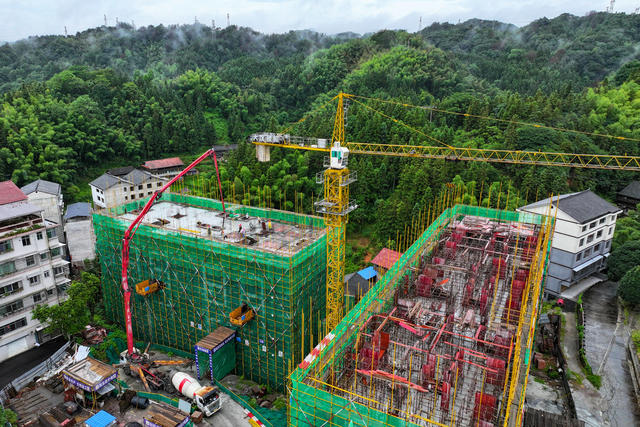 棚户 改造 施工 惠民 工人