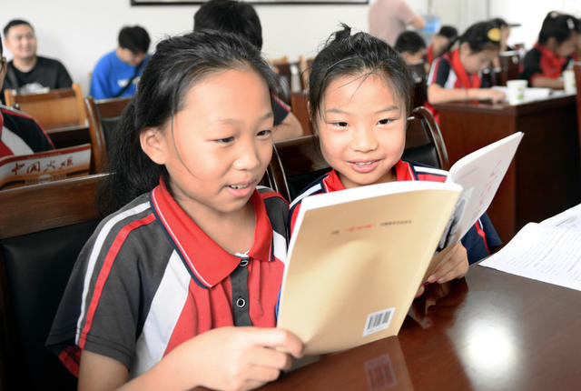 暑假 红色 课堂 青少年 劳模 五老