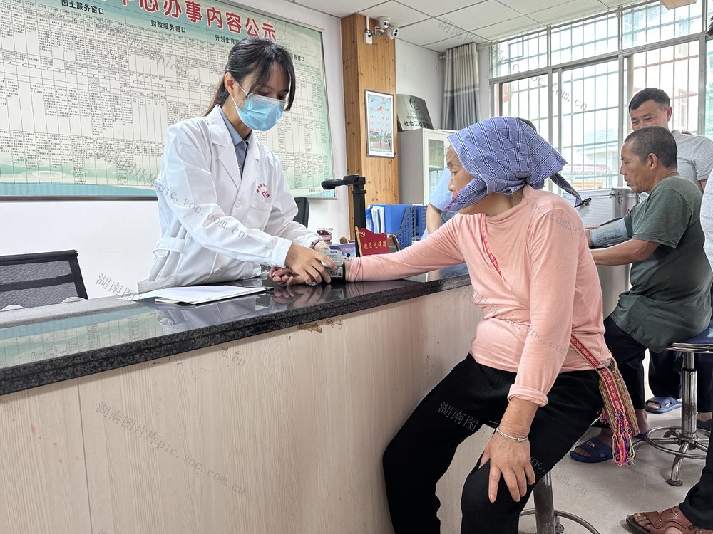 防汛期间医疗巡诊治 卫生健康