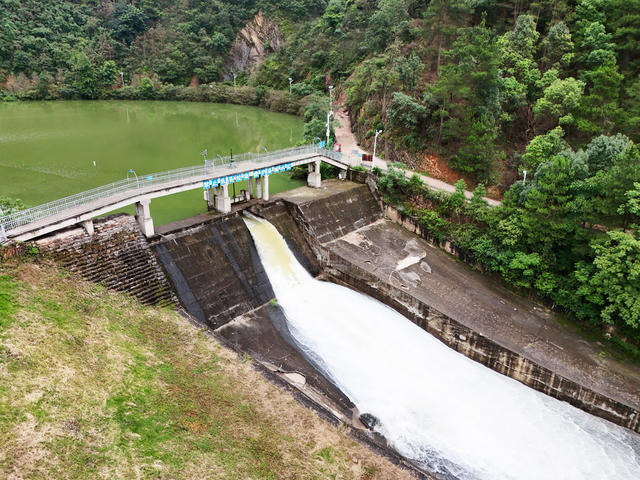 水库  泄洪  度汛  安全  暴雨 