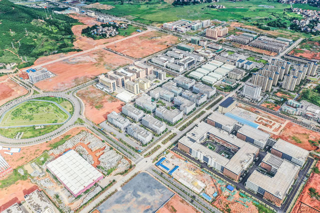 产业 园区 特色小镇 经济 皮具箱包