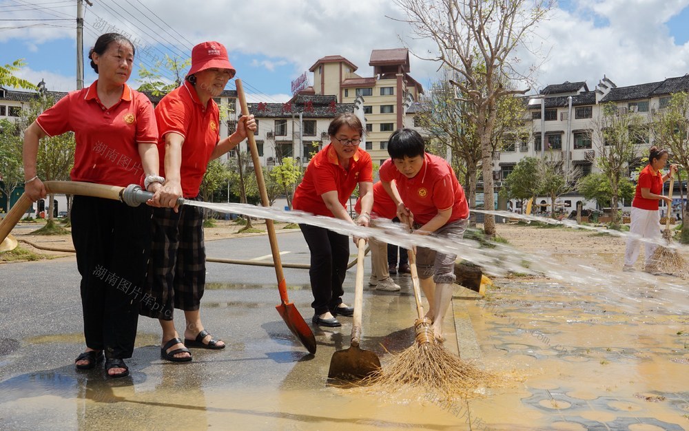 格美过后，红马甲闪烁在东江湖

 