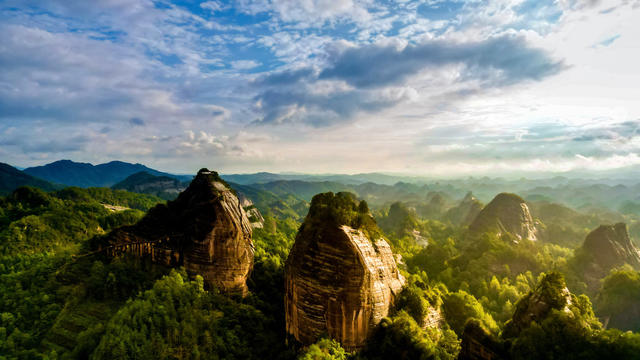 通道 万佛山 丹霞 峰林 阳光 美