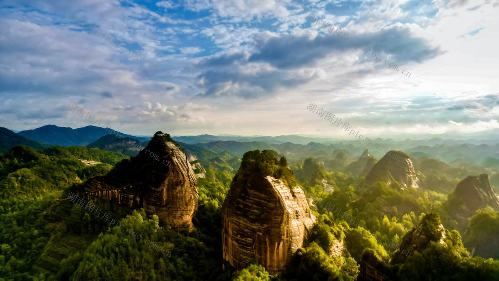 通道 万佛山 丹霞 峰林 阳光 美