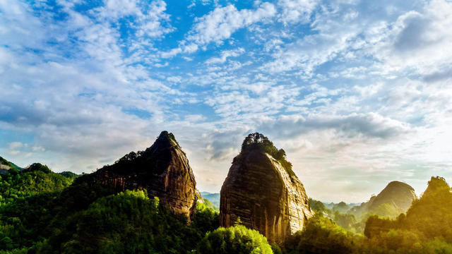 通道 万佛山 丹霞 峰林 阳光 美