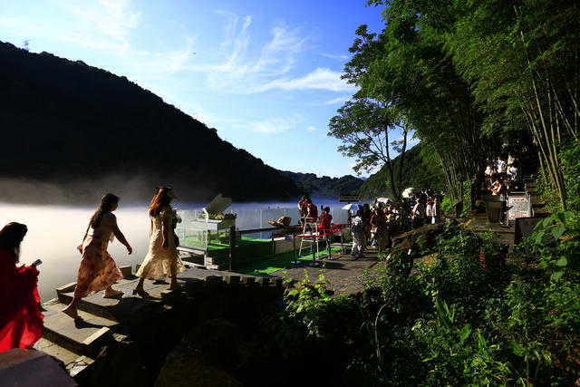 湖南  郴州  资兴市  东江  小东江  青山绿水  游客  渔船  撒网  轻舟  仙境