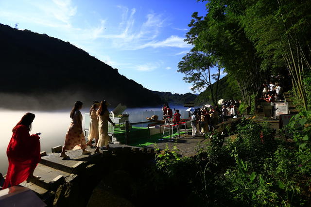湖南  郴州  资兴市  东江  小东江  青山绿水  游客  渔船  撒网  轻舟  仙境