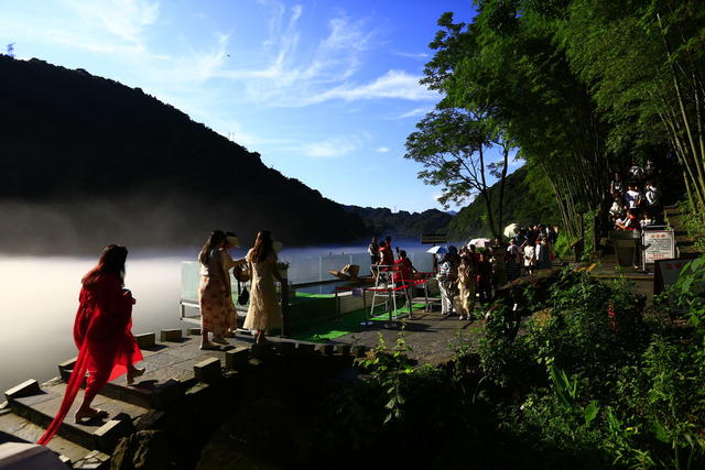 湖南  郴州  资兴市  东江  小东江  青山绿水  游客  渔船  撒网  轻舟  仙境