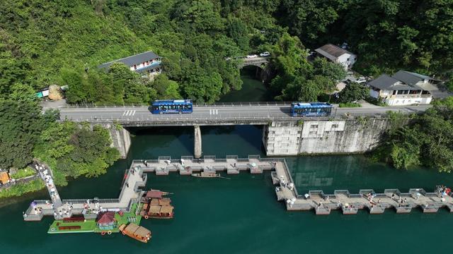 湖南  郴州  资兴市  东江  小东江  青山绿水  游客  渔船  撒网  轻舟  仙境