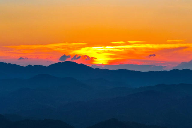 秀峰 山城 霞光 夕阳 独岩公园