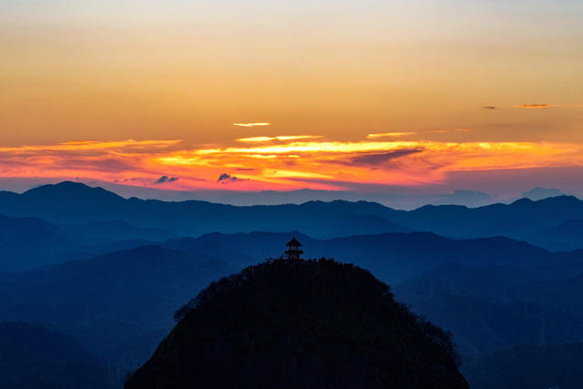 秀峰 山城 霞光 夕阳 独岩公园