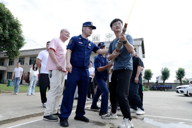 消防乡村流动课堂 乡村工作人员灭火救援技能培训