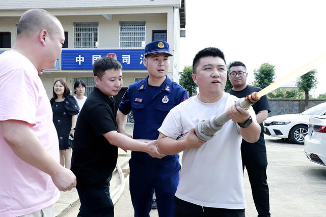 消防乡村流动课堂 乡村工作人员灭火救援技能培训