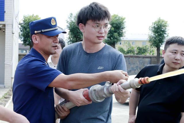 消防乡村流动课堂 乡村工作人员灭火救援技能培训