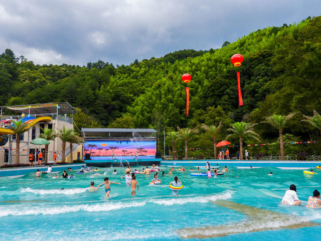 暑期 晴天 水上 乐园 小朋友 欢快 游玩