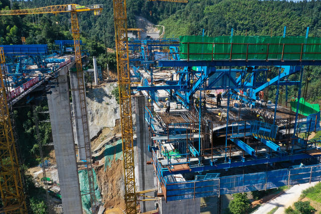 G59高速 新新高速 错时施工 高温 建设现场 工人