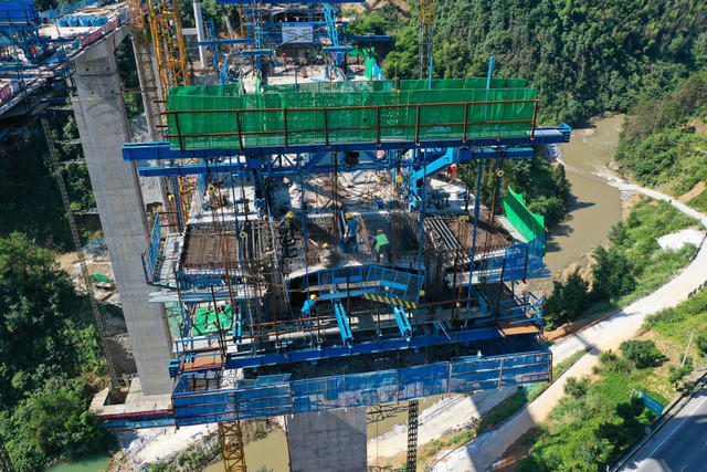 G59高速 新新高速 错时施工 高温 建设现场 工人