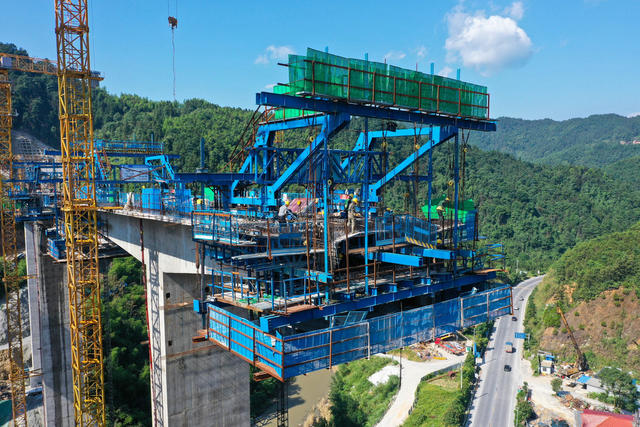 G59高速 新新高速 错时施工 高温 建设现场 工人