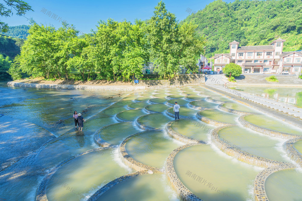 文旅隘口村  乱河滩变鱼鳞坝  河道治理美环境