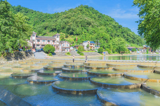 文旅隘口村  乱河滩变鱼鳞坝  河道治理美环境