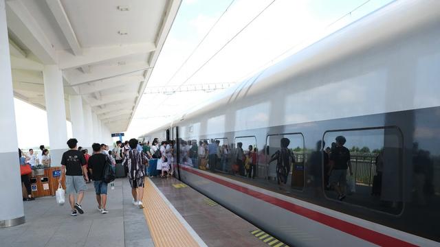 暑期，高铁，出行热度高涨