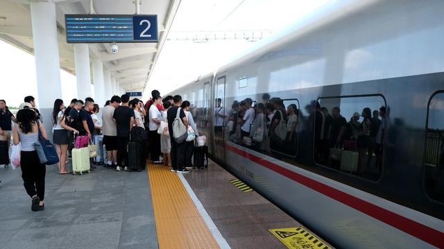 暑期，高铁，出行热度高涨