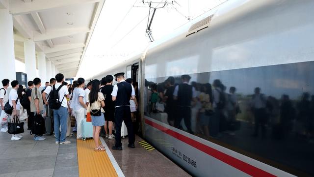 暑期，高铁，出行热度高涨