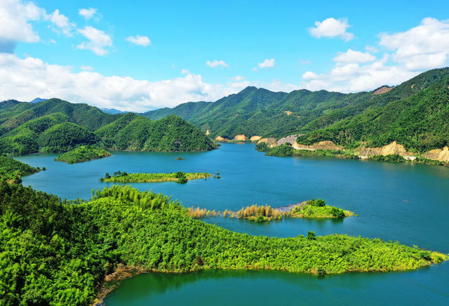 湖南蓝山：青山绿水生态美