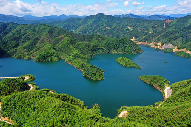 湖南蓝山：青山绿水生态美
