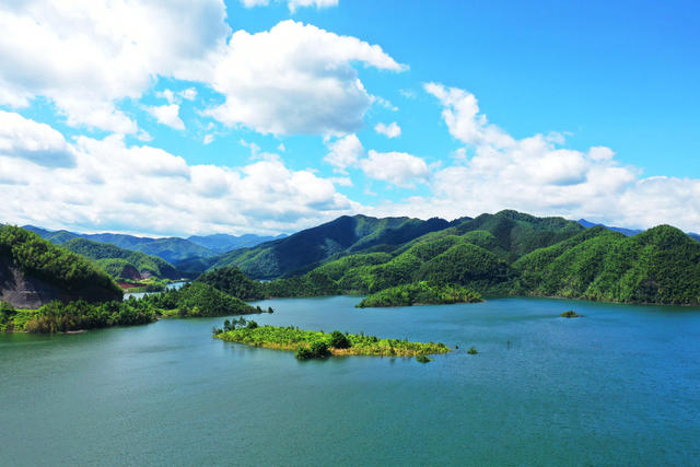 湖南蓝山：青山绿水生态美