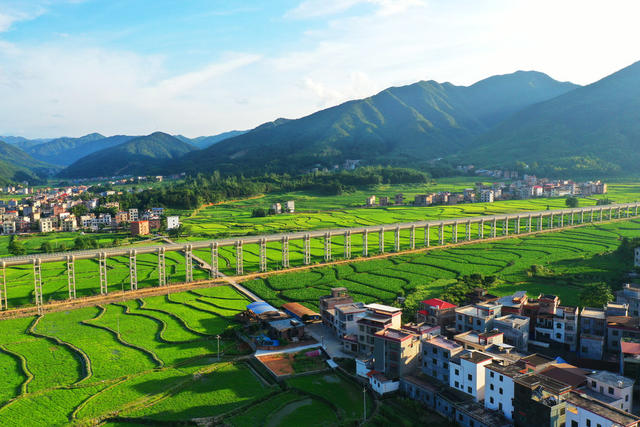 蓝山：美丽乡村入画来
