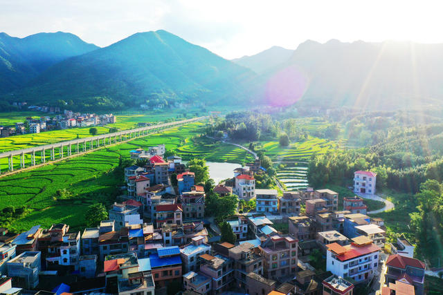 蓝山：美丽乡村入画来