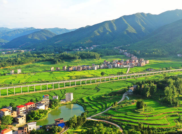 蓝山：美丽乡村入画来