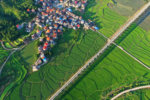 蓝山：美丽乡村入画来