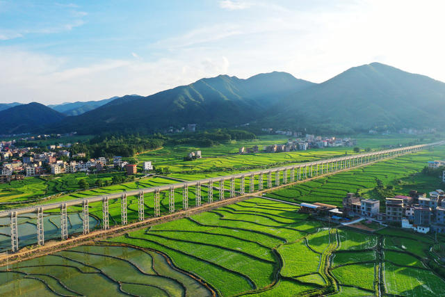 蓝山：美丽乡村入画来