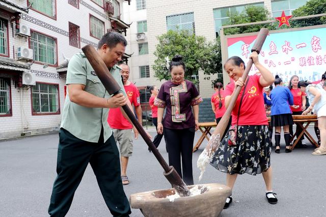 军民联欢
庆八一