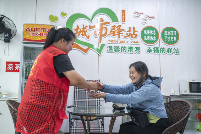 湖南娄底,城市驿站,,享清凉,暖心窝,防暑,户外工作者