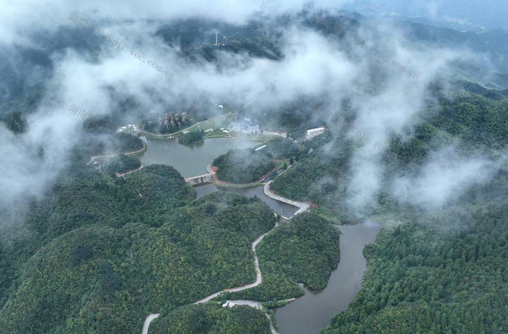 雾锁坪山塘