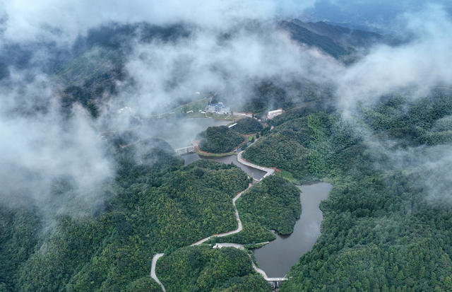 雾锁坪山塘