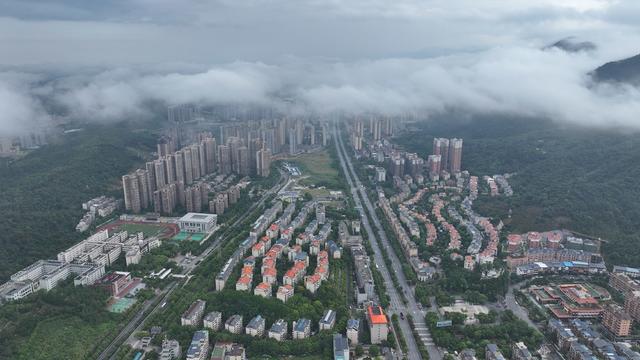 郴州市  城区  立秋  云海  云雾 
 林邑之城  苏仙岭  王仙岭 山涧  
 林中之城  美丽  山水画卷  航拍 
 黄建华  