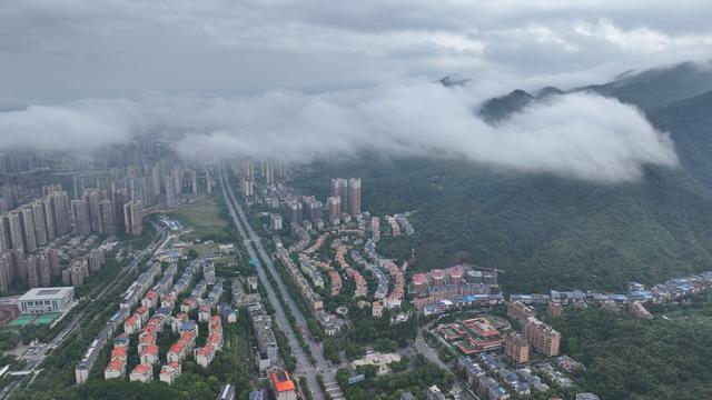 郴州市  城区  立秋  云海  云雾 
 林邑之城  苏仙岭  王仙岭 山涧  
 林中之城  美丽  山水画卷  航拍 
 黄建华  