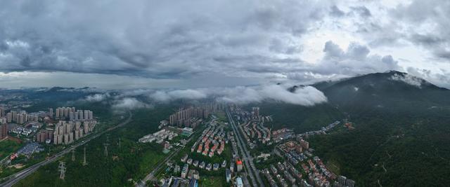 郴州市  城区  立秋  云海  云雾 
 林邑之城  苏仙岭  王仙岭 山涧  
 林中之城  美丽  山水画卷  航拍 
 黄建华  