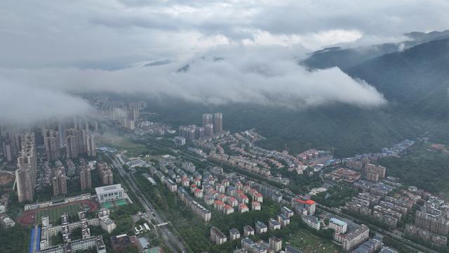 郴州市  城区  立秋  云海  云雾 
 林邑之城  苏仙岭  王仙岭 山涧  
 林中之城  美丽  山水画卷  航拍 
 黄建华  