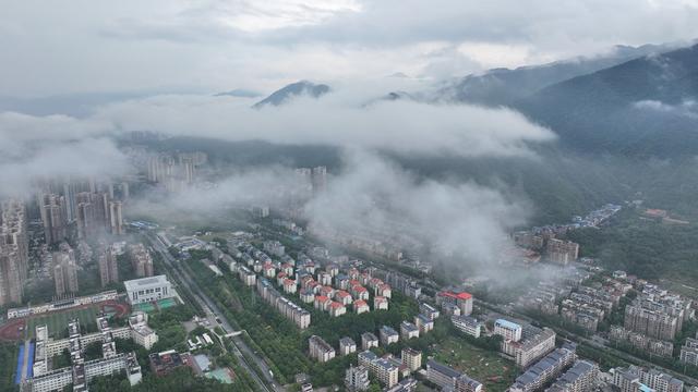 郴州市  城区  立秋  云海  云雾 
 林邑之城  苏仙岭  王仙岭 山涧  
 林中之城  美丽  山水画卷  航拍 
 黄建华  