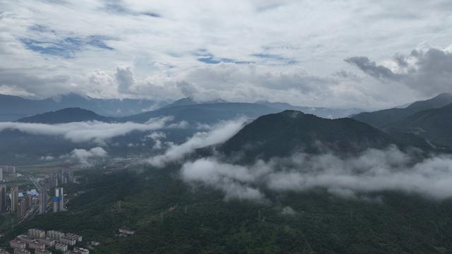 郴州市  城区  立秋  云海  云雾 
 林邑之城  苏仙岭  王仙岭 山涧  
 林中之城  美丽  山水画卷  航拍 
 黄建华  