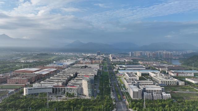 航拍  湖南  郴州  高新区  湖南自由贸易  试验区  郴州片区 国家跨境电商  综合试验区  保税区  海峡两岸  产业合作示范区  黄金期   黄建华  航拍