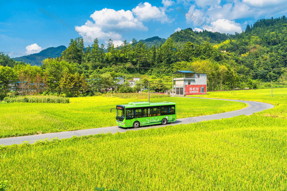 便民公交车  金秋田园之间  景区线路覆盖率100%