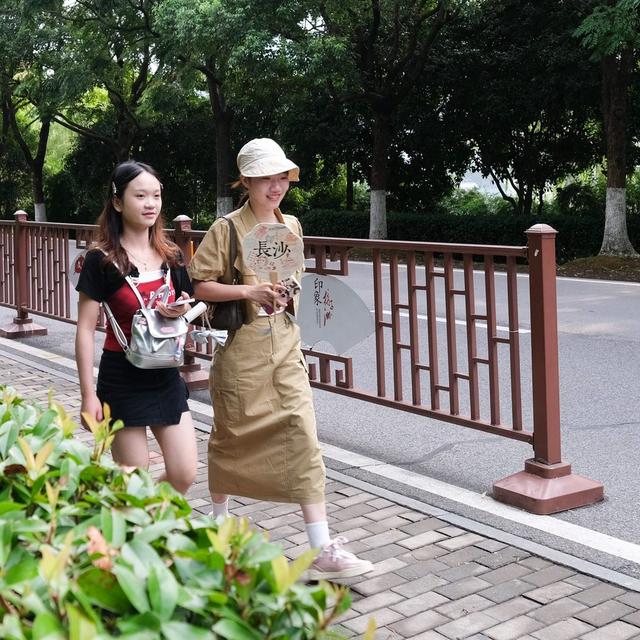 橘子洲景区，景美如画，游人如织