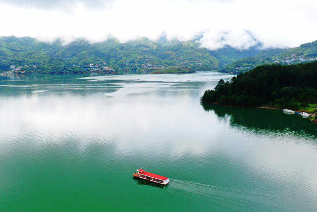 资兴：湖光山水如画卷