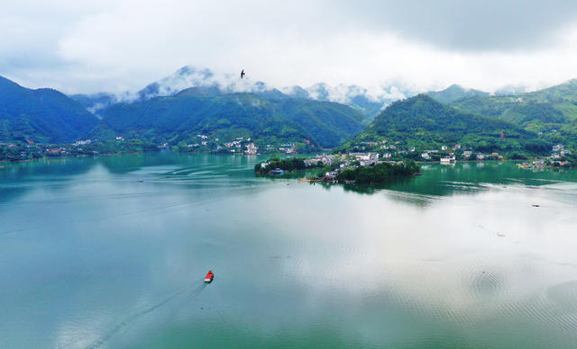 资兴：湖光山水如画卷